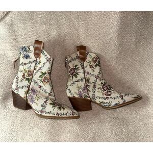 Altar'd State Coastal Cowgirl Short Boots Floral Tapestry Size 7